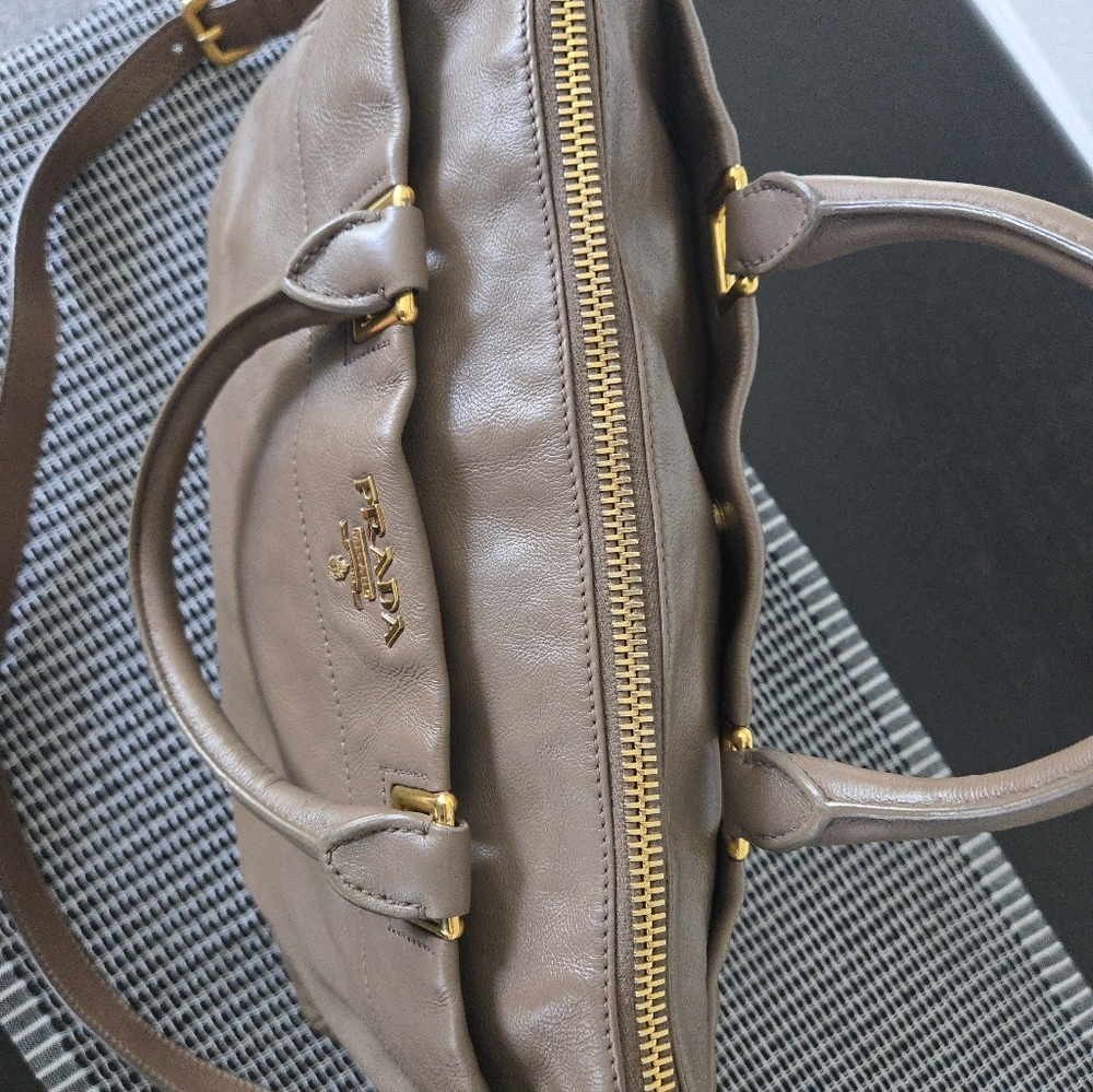 Prada‎ Brown Leather Bag - Picture 16 of 17